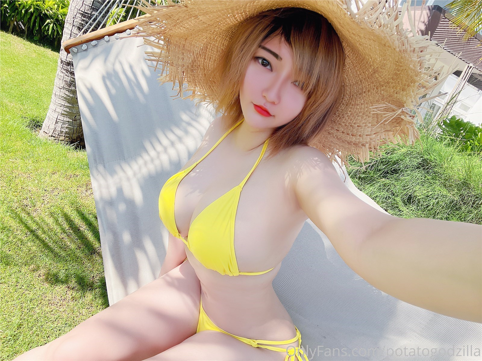 Potato Godzilla NO.033 Yellow Bikini(18)